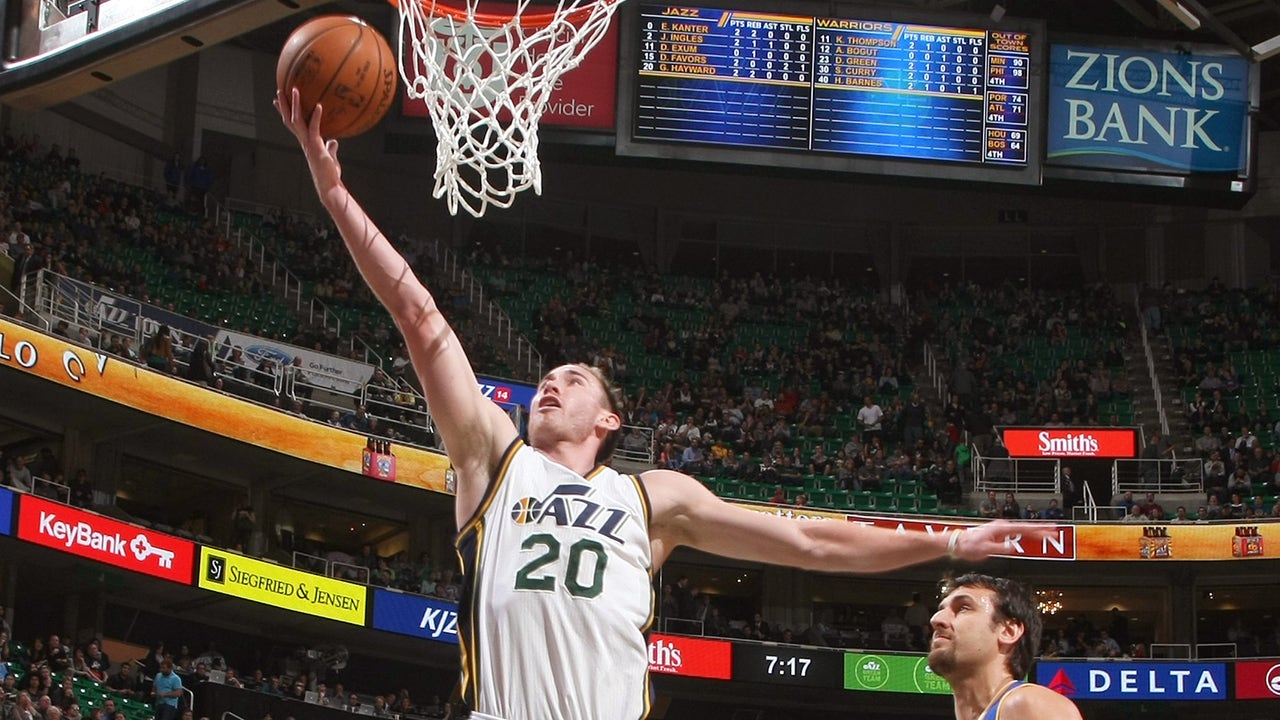 Hayward scores 26 to lead way as Jazz upset Warriors